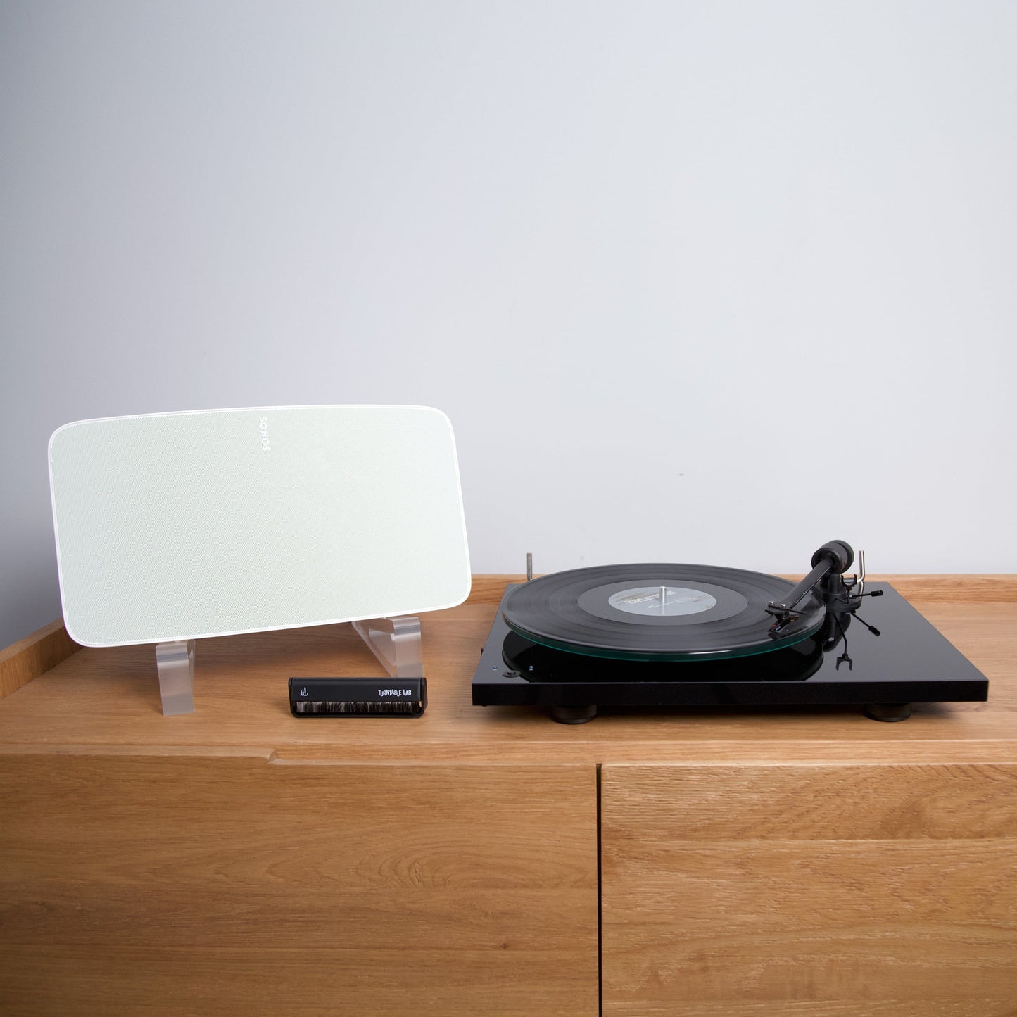 Pro-Ject: T1 Phono SB / Sonos Five / Turntable Package